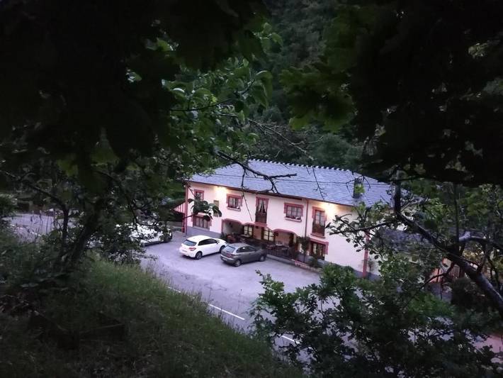 Casa rural para 2 personas, con Terraza y Jardín además de Piscina y Vistas en Comarca del Narcea - 4