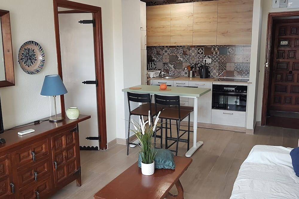 Entire apartment, Flat 6 ° floor without opposite on inner patio, near sea in Port Fuengirola, Fuengirola