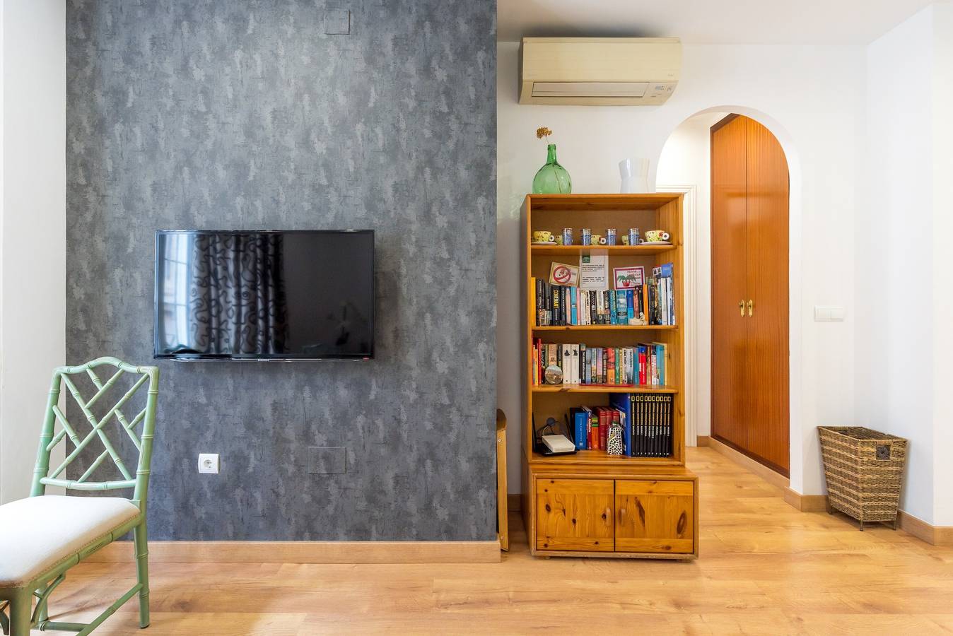 Ganze Wohnung, Ferienwohnung "El Carmen Flat" in Málaga City mit Terrasse, Wlan & Klimaanlage in Altstadt Málaga, Malaga