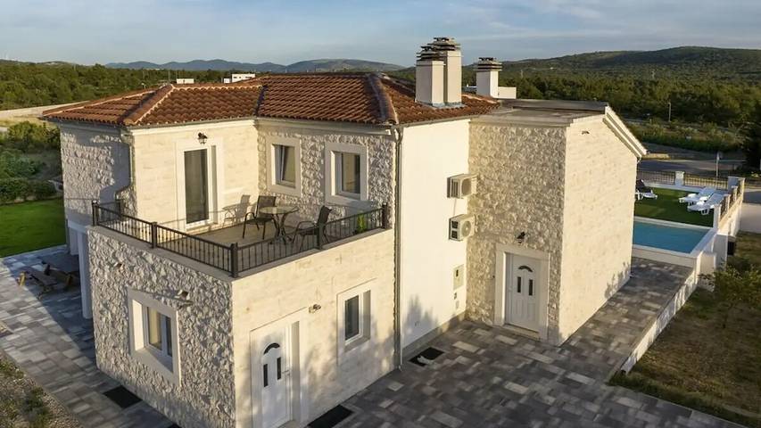 Villa pour 7 personnes, avec piscine et balcon à Šibenik - 3