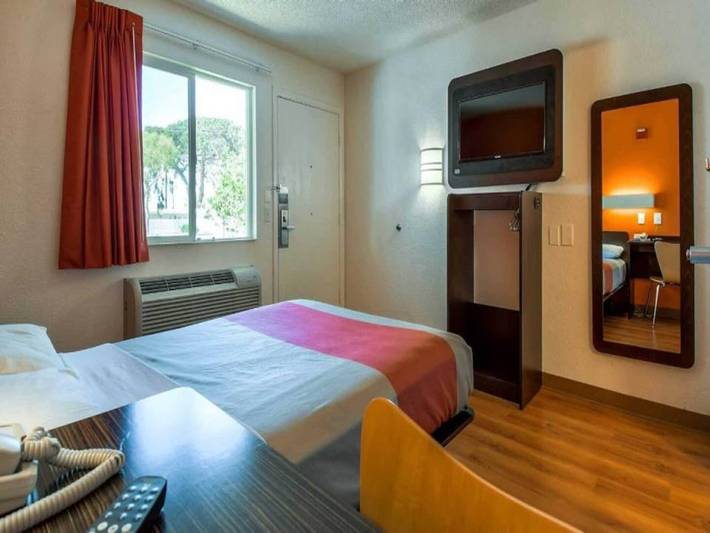 Apartamento entero, 1 cama matrimonial | Ducha adaptada para personas con discapacidad in San Diego, San Diego County