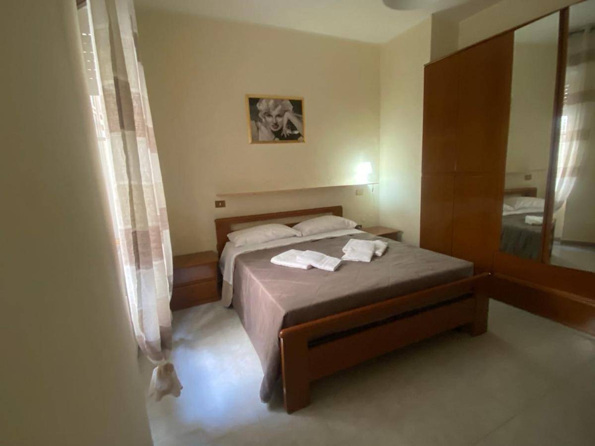 Large Double Room in Battipaglia, Costa tirrenica Campania