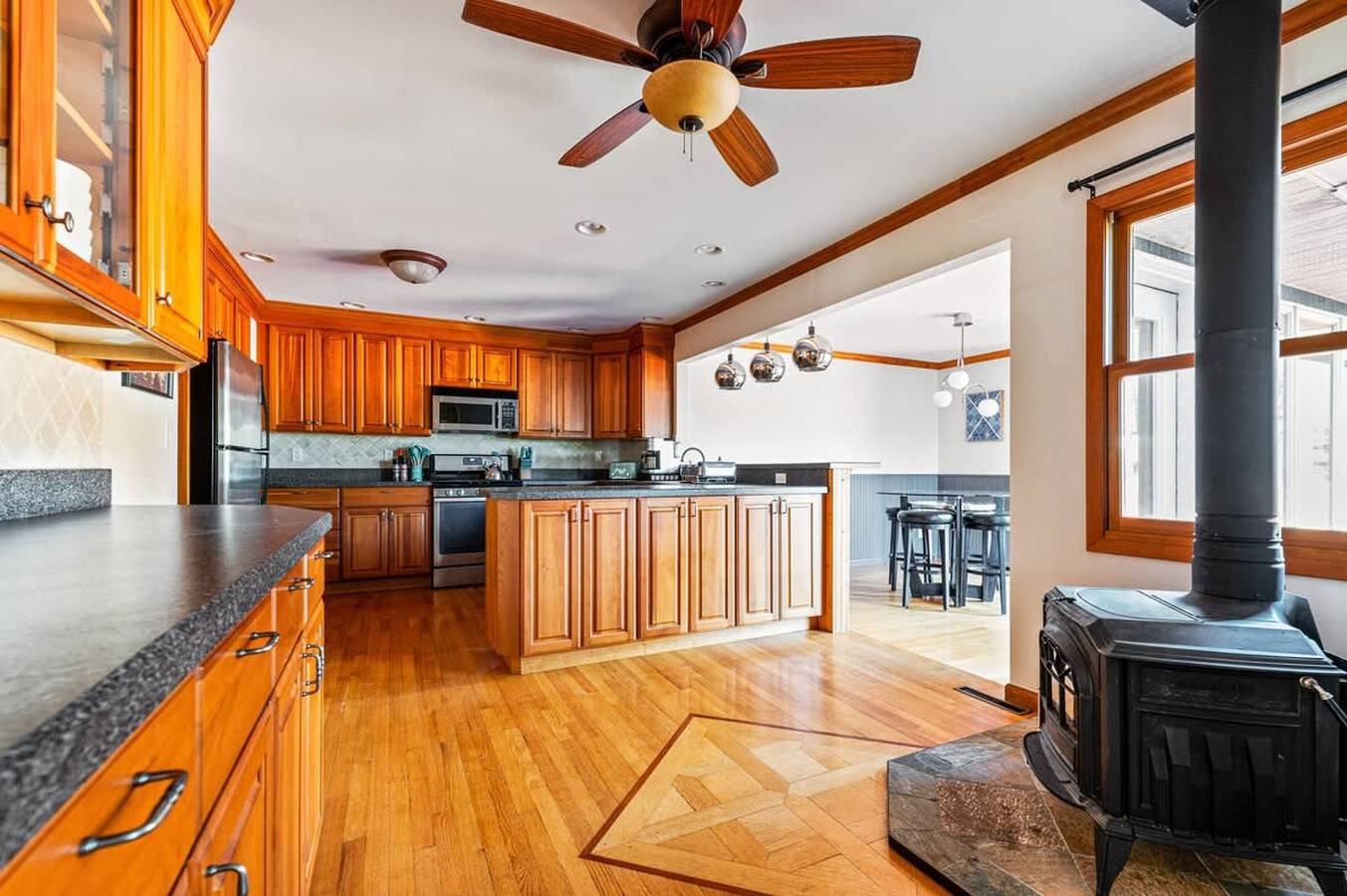 Hv Spacious Retreat sleeps 13 w Hot Tub in Dutchess County