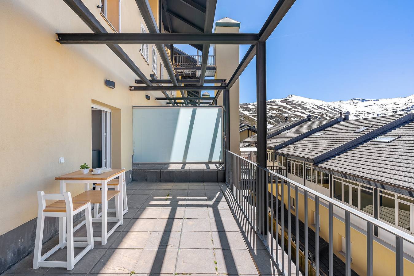 Entire apartment, Superior Apartment 31 C with Mountain Views, Private Terrace, and Wi-Fi in Sierra Nevada Ski Resort, Monachil