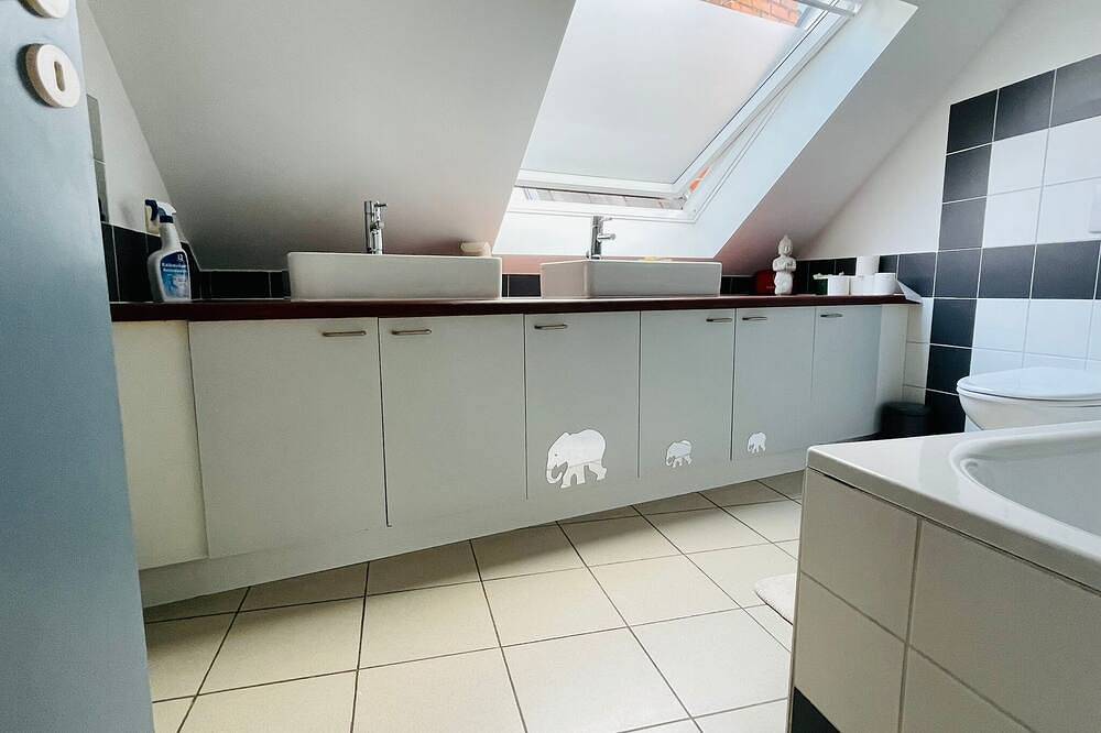 Ganze Wohnung, Charming Downtown Loft Chalet With Private Parking in Brüssel, Brüssel und Umgebung