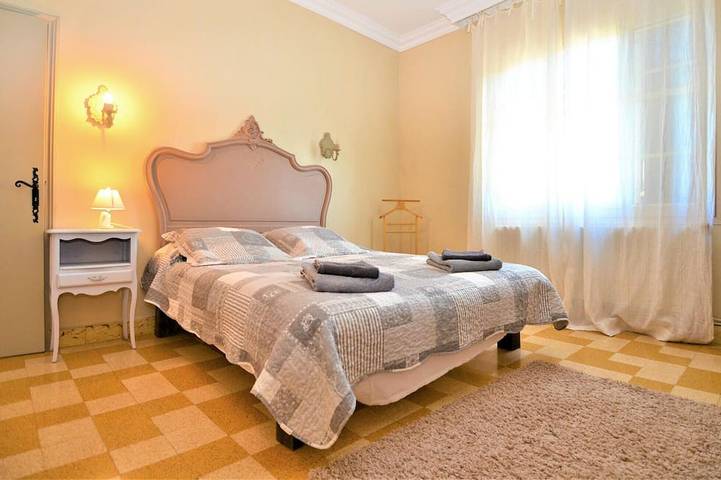 Gîte pour 3 personnes, avec jacuzzi à Vallabrègues - 2