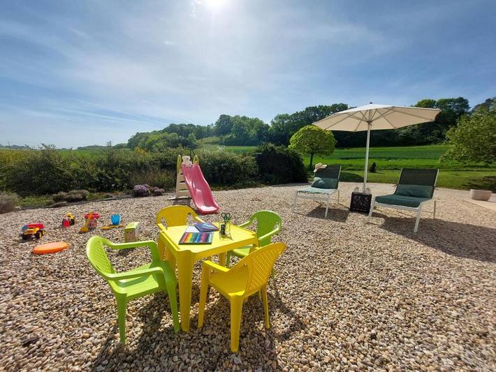 Location de vacances pour 7 personnes, avec vue et jardin à Saint-Bonnet-sur-Gironde - 4