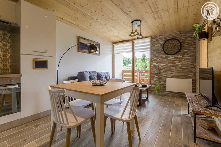 Gîte pour 4 personnes, avec balcon à Les Déserts - 2