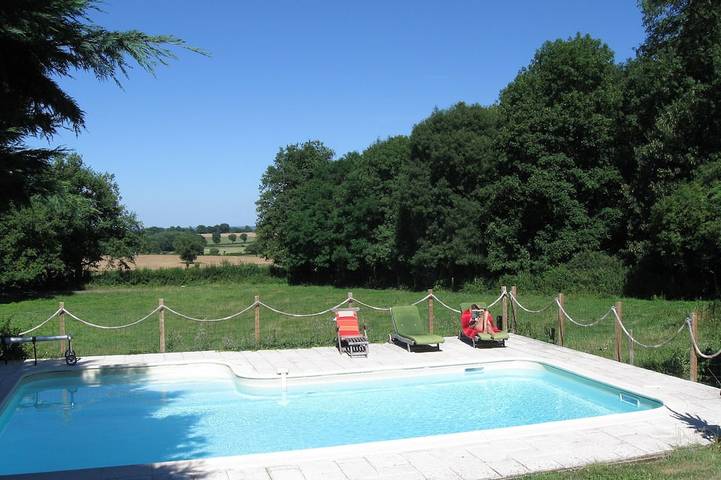 Gîte pour 4 personnes, avec jardin, animaux acceptés dans Theneuille