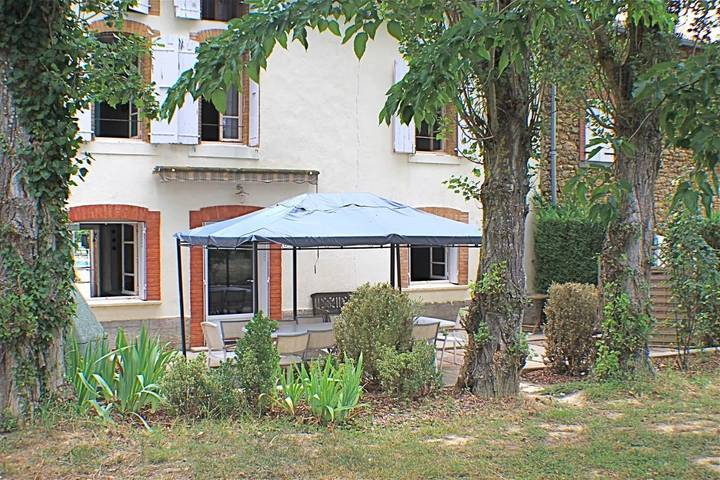 Gîte pour 10 personnes, avec piscine et jardin à Tourtrol