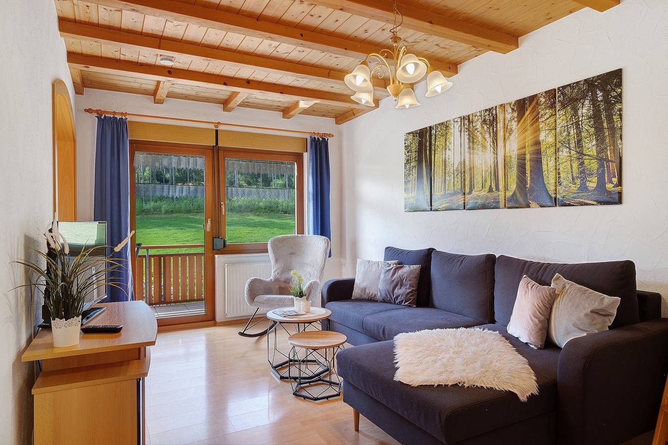 Ganze Wohnung, Ferienwohnung 'Ost' mit gemeinsamer Terrasse, gemeinsamem Garten und Balkon in Schollach (Eisenbach), Eisenbach