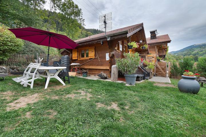 Chalet 'Le Blanc Nordique' con vistas a la montaña, terraza privada y Wi-Fi in Le Bouchet-Mont-Charvin, Región de Annecy