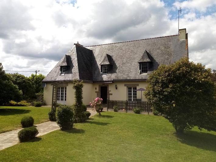 Location de vacances pour 2 personnes, avec Terrasse ainsi que Jardin et Vue à La Trinité-Porhoët