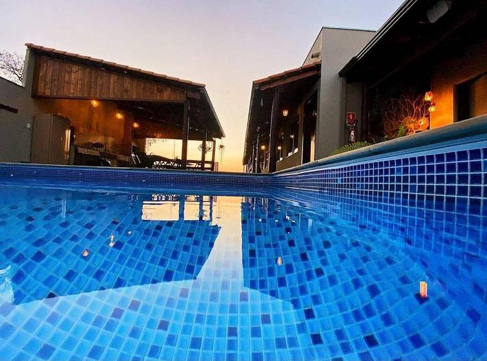 Casas e apartamentos de temporada para 2 pessoas, com terraço e jardim e ainda piscina and vista em São João Batista do Glória