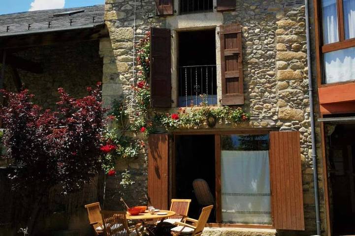 Location de vacances pour 8 personnes, avec jardin à UR