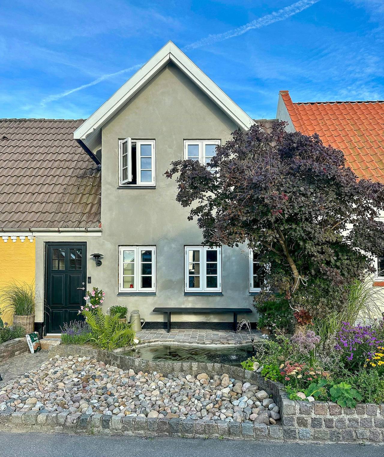 Byhus fra 1862 med solnedgange i Thorøhuse in Assens, Lillebælt