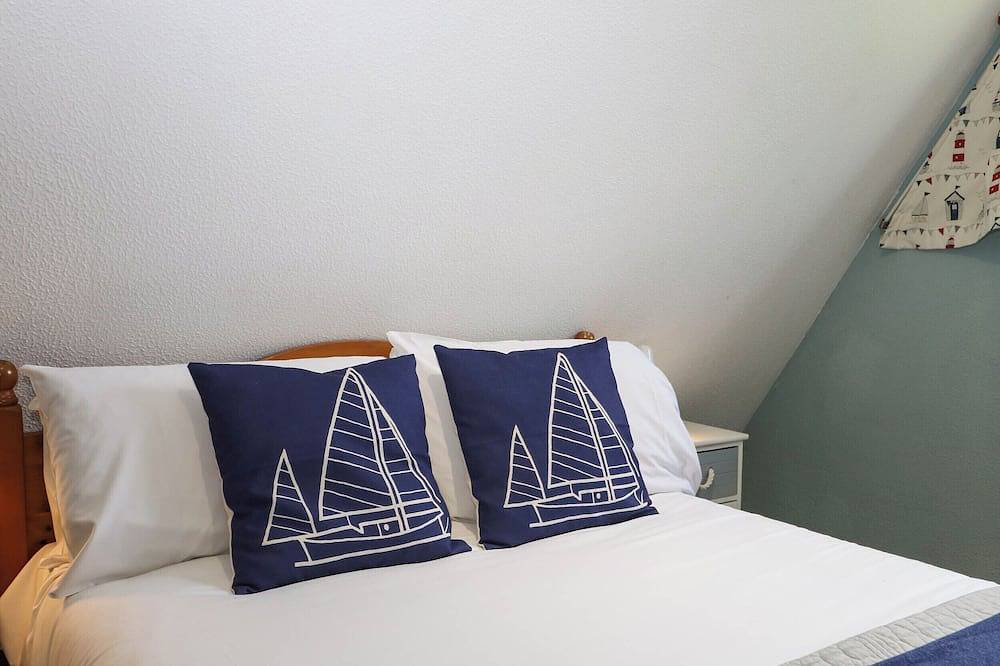 Chalet 58 - The Beach House, family friendly, with pool in Kingsdown in Kingsdown, Kent