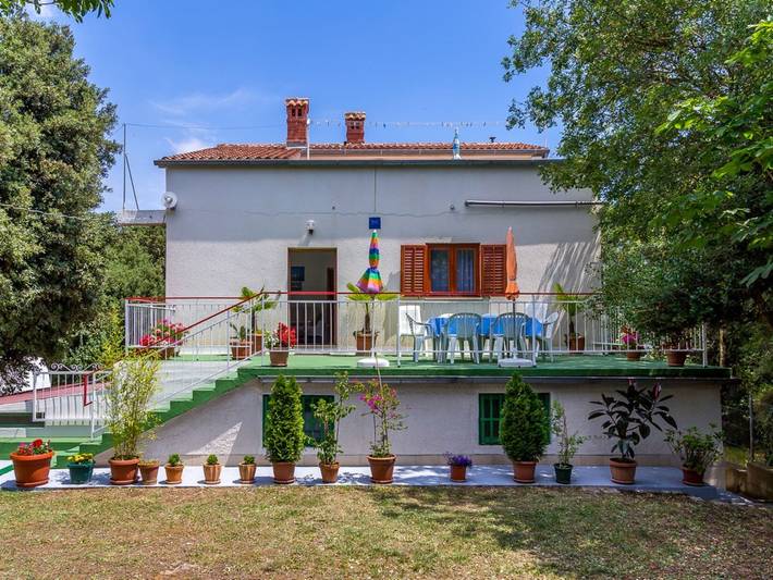 Ferienhaus für 9 Personen, mit Balkon und Terrasse
