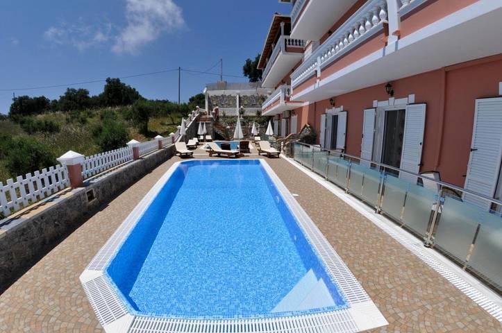 Ferienwohnung für 4 Personen, mit Ausblick und Garten sowie Pool - 1