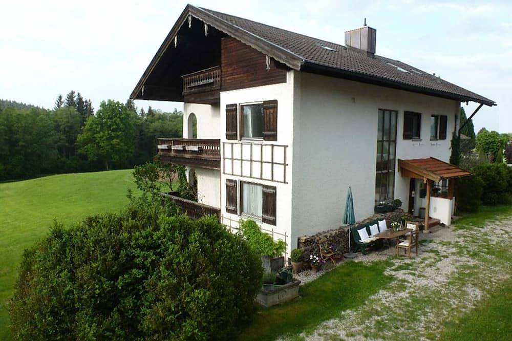 Ganze Wohnung, Ferienwohnung Südwest, 45 qm Obergeschoss, 1 Wohnzimmer, 1 separates Schlafzimmer in Höslwang, Chiemsee