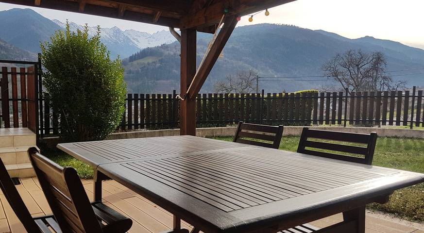 Gîte pour 4 personnes, avec balcon et jardin