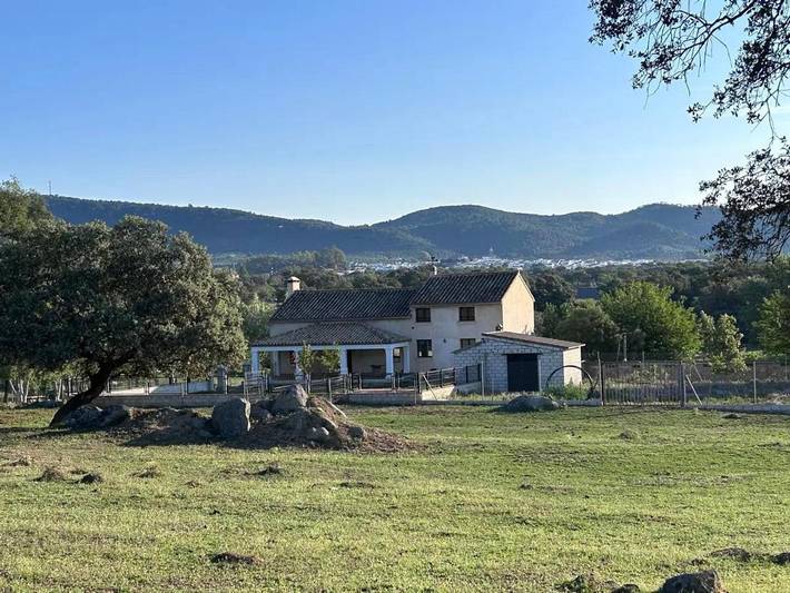 Casa rural para 12 personas, con jardín y piscina además de balcón y vistas en Sierra Norte de Sevilla - 2