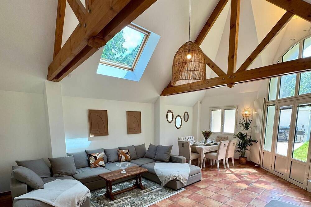 Charming 2-bedroom townhome in Paris area in Saint-Gratien, Val-d'Oise