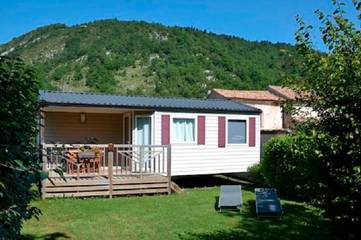 Mobil home pour 4 personnes, avec jardin à Roquefeuil