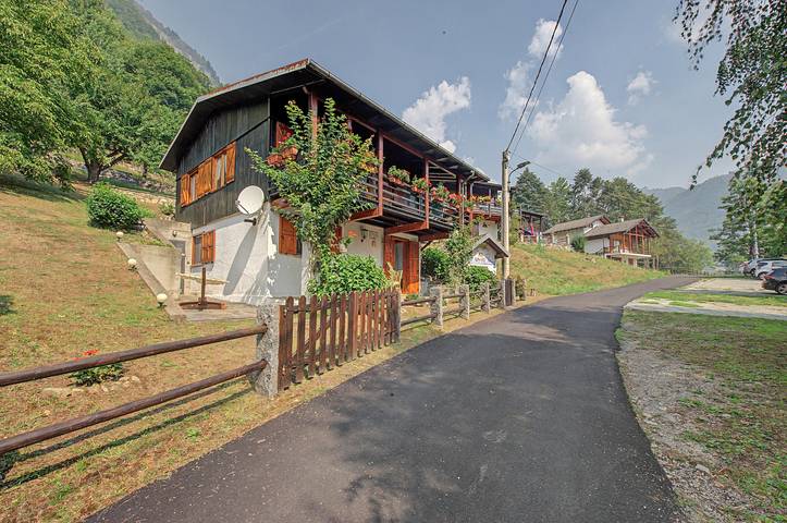 Holiday home 'Alba' with Mountain View, Private Terraces and Wi-Fi in Piode, Wallisian Alps