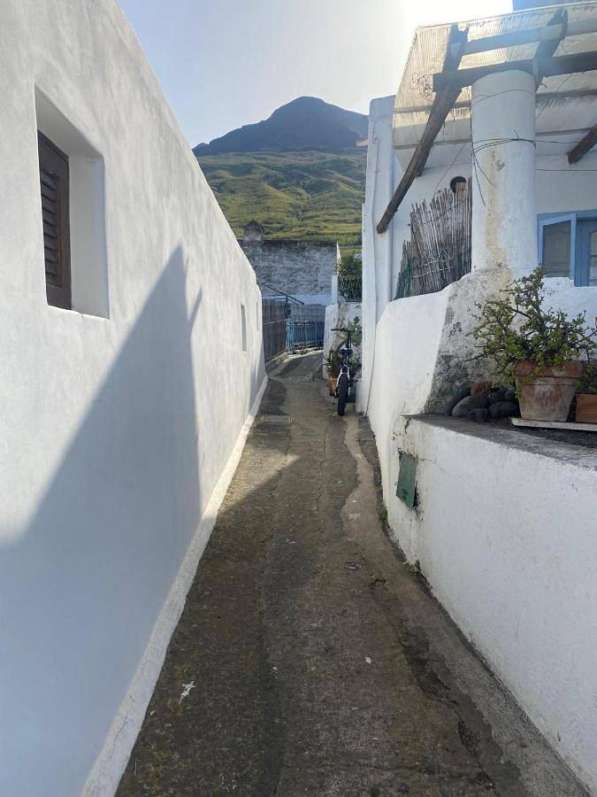 Gîte pour 2 personnes, avec vue et terrasse dans Stromboli - 2