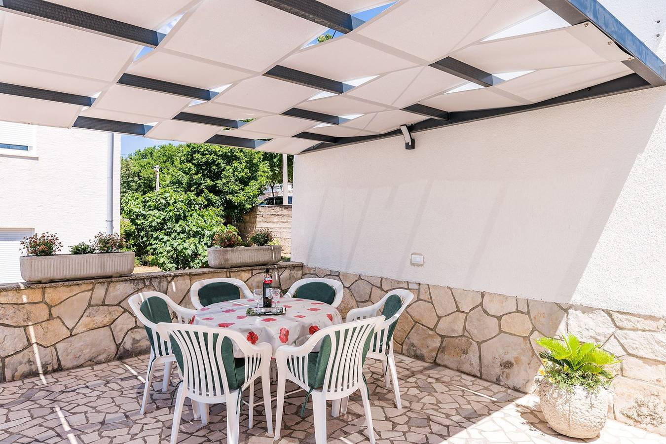 Ganze Wohnung, Hundefreundliches Apartment nur 500 Meter zum Strand mit Meerblick, Garten, Grill in Povile, Primorje-Gorski Kotar