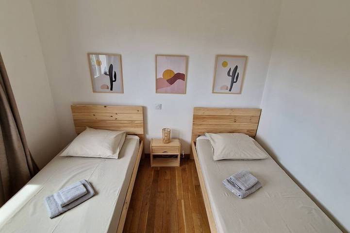 Gîte pour 6 personnes, avec jardin et balcon à Pietracorbara