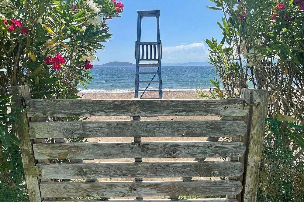 Appartement entier, Hellenic Escapes: Bright & Cozy Beachfront Studio in Kantia Plage, Argolide