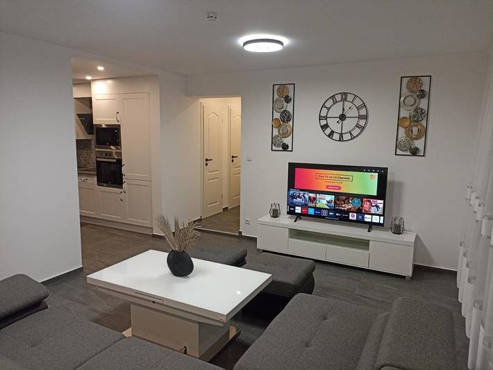 Ferienwohnung für 8 Personen, mit Balkon und Terrasse sowie Ausblick in Rheinhausen