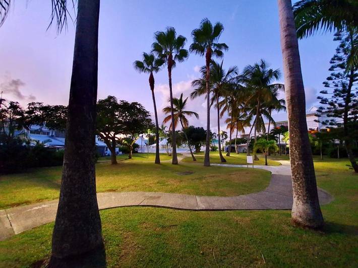 Gîte pour 5 personnes, avec terrasse ainsi que piscine et jardin dans Port De Saint Francois - 4