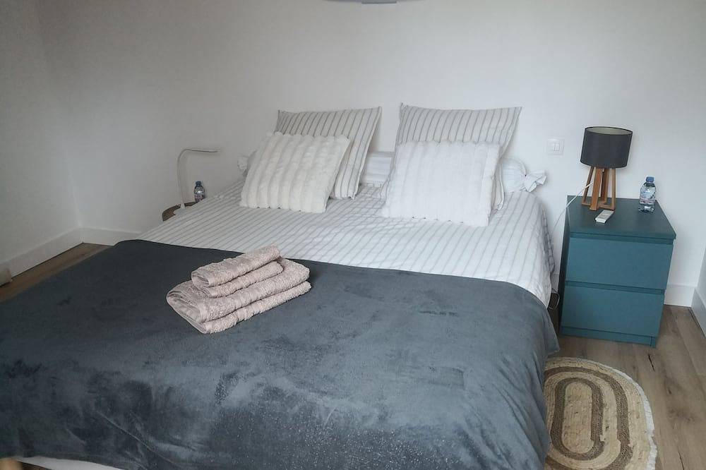Bed and breakfast with independent access, located in the countryside. in Vernie, Sarthe