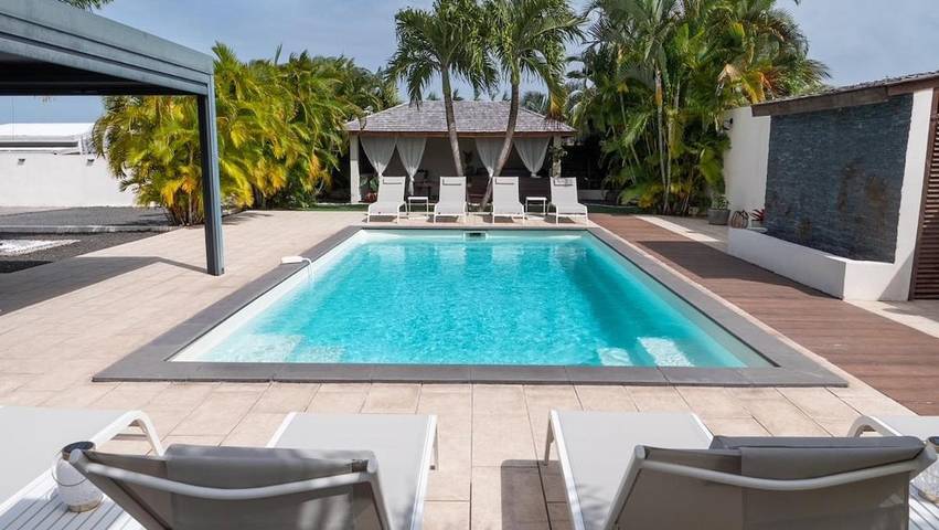 Villa pour 8 personnes, avec piscine ainsi que jacuzzi et jardin à Sainte-Anne