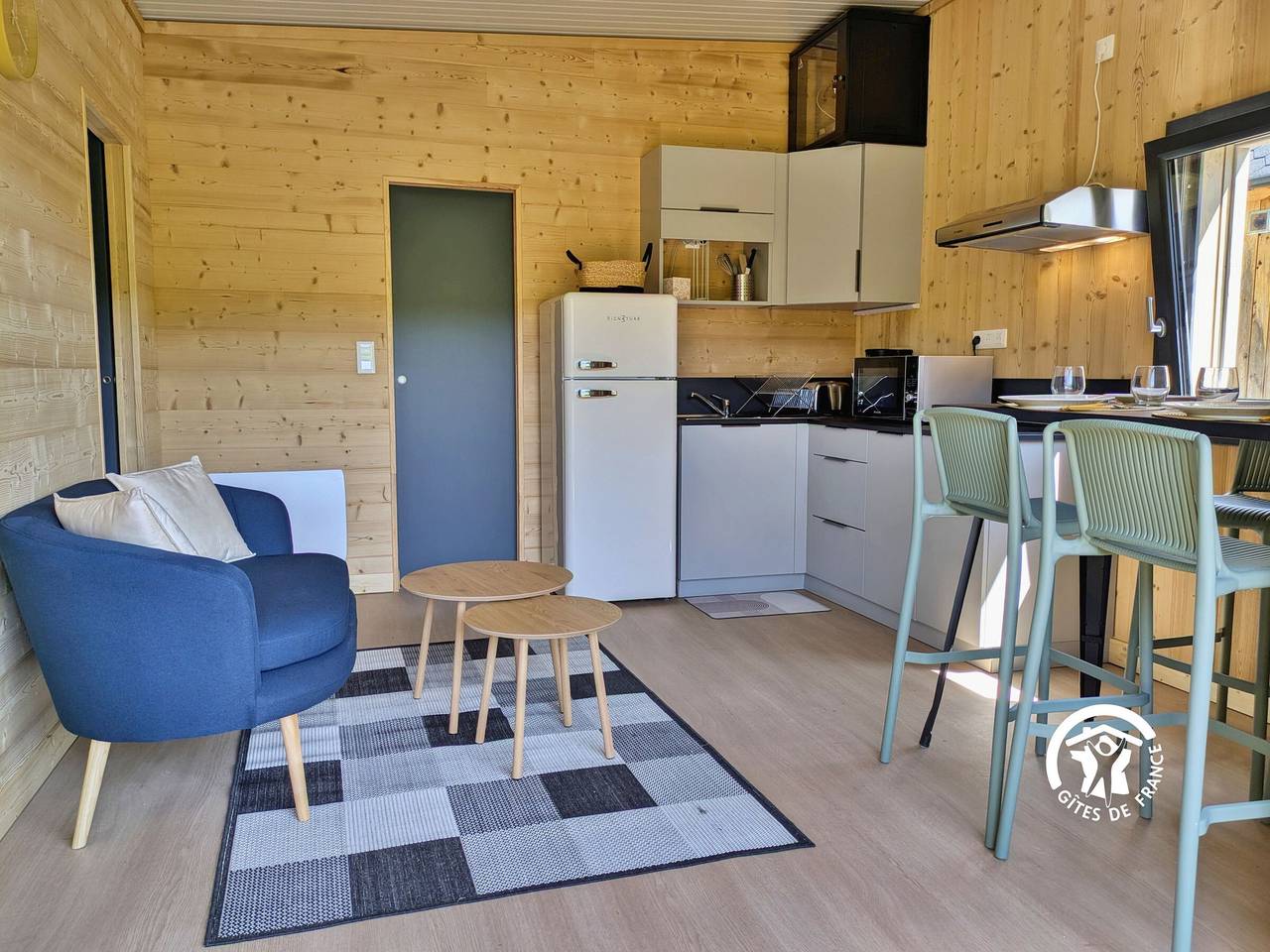 Chalet paisible au Camping de Coupeau pour 4 personnes in Saint-Berthevin, Mayenne