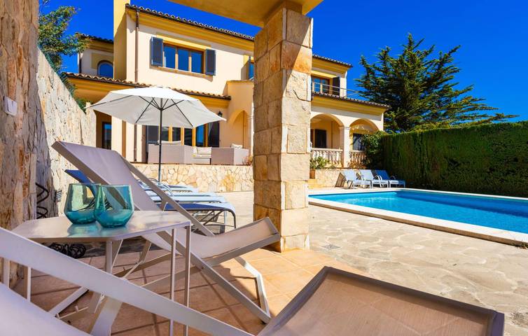 Apartamento de lujo junto al mar con terraza y piscina in Cala Millor, Son Servera