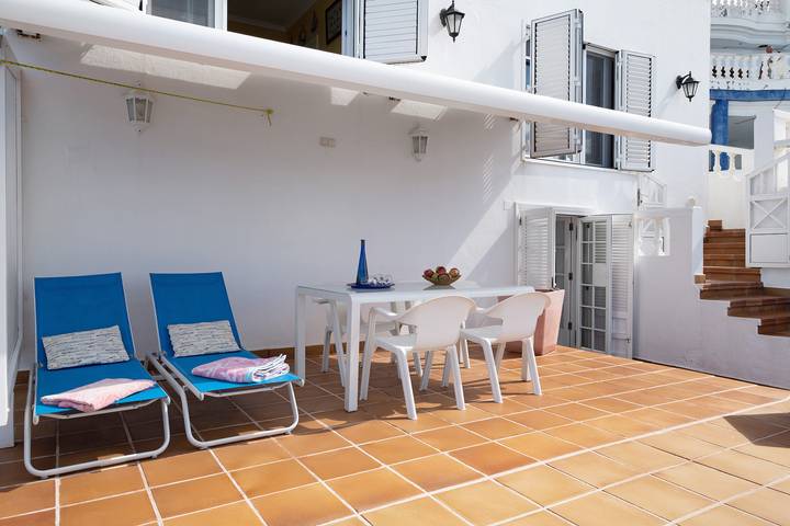 Entire apartment, Vacation Apartment 'Carmencita' with Sea View, Wi-Fi and Air Conditioning in Puerto del Carmen, Tías