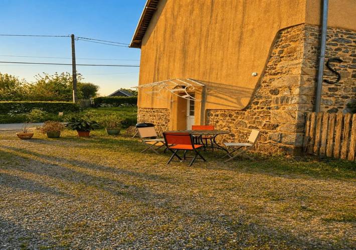 Location de vacances pour 5 personnes, avec jardin dans Saint-Michel-de-la-Pierre