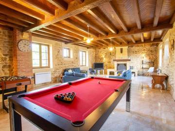 Gîte pour 8 personnes, avec terrasse à Eyzerac