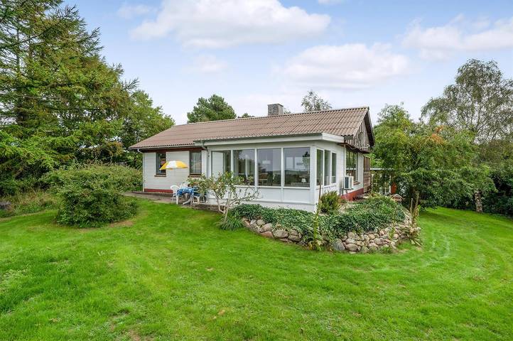 Ferieudlejning for 6 personer, med Terrasse og Have i Farsø
