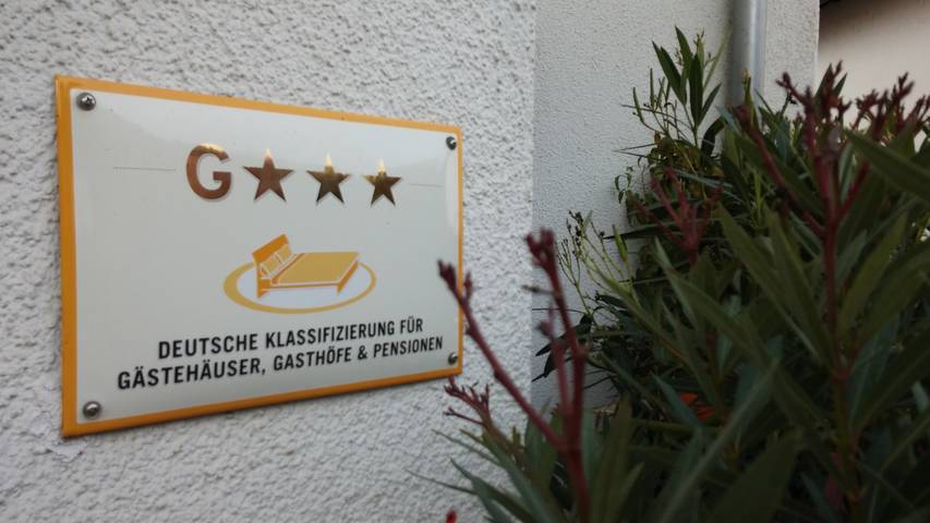 Kachelofa - Doppelzimmer mit Wc und Dusche in Vaihingen an der Enz, Kraichgau