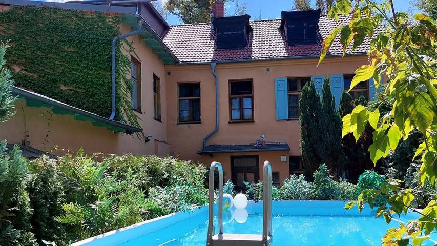 Ferienwohnung für 3 Personen, mit Garten und Pool in Babelsberg