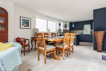 Vacation Rental for 4 Guests in Bournemouth, South West England, Picture 4