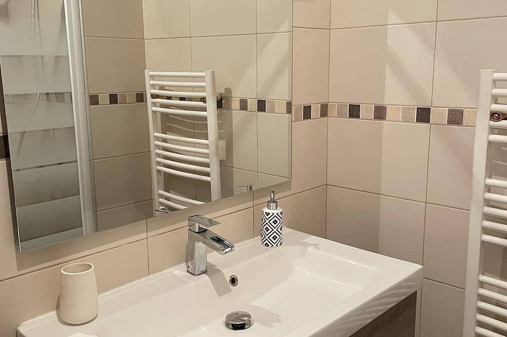 Apartamento entero, Beautiful apartment in the center of Folelli in Folelli, Penta-di-Casinca