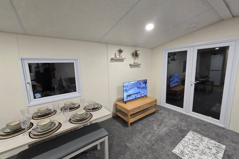 Glamping for 6 People in Northampton, Northamptonshire