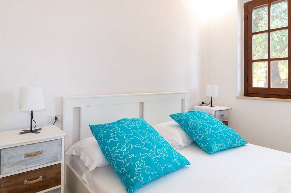 Ganze Wohnung, Dein entspannter Rückzugsort in Mandriola, nur wenige Schritte vom Meer entferntwillkommen im Apartment Corallo, einem gemütlichen Studio in Mandriola, nur 3 Gehminuten vom Strand entfernt. Ideal für alle, die einen erholsamen und komfortablen Urlaub in Mandriola, Sardinien
