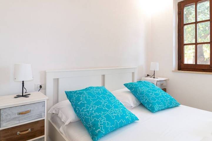 Ganze Wohnung, Dein entspannter Rückzugsort in Mandriola, nur wenige Schritte vom Meer entferntWillkommen im Apartment Corallo, einem gemütlichen Studio in Mandriola, nur 3 Gehminuten vom Strand entfernt. Ideal für alle, die einen erholsamen und komfortablen Urlaub in Mandriola, San Vero Milis